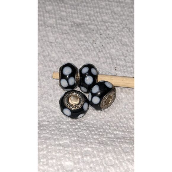 NEW SET OF 4 PANDORA MURANO BEADS BLACK WITH WHITE POLKA DOTS - REALLY CUTE - Picture 2 of 2
